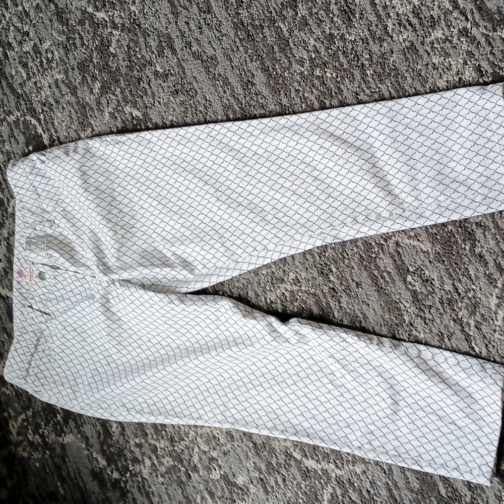 Brooks Brothers White Ankle Pants with Navy Geometric Print